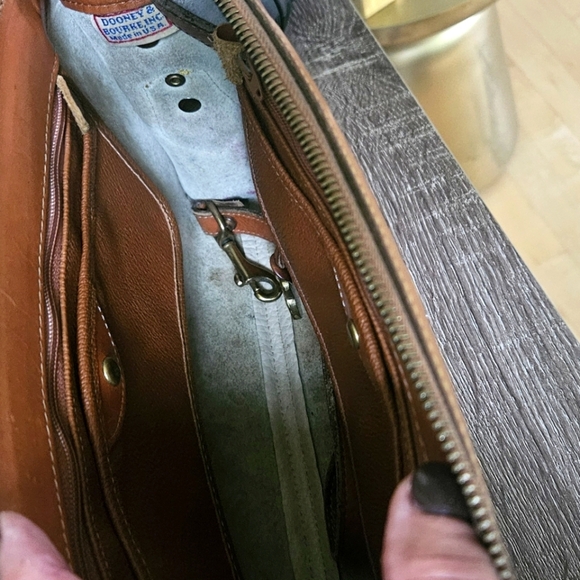 Vintage Dooney & Bourke All Weather Leather Shoulder Bag Brown/Ivory w Bag Charm - Picture 9 of 10